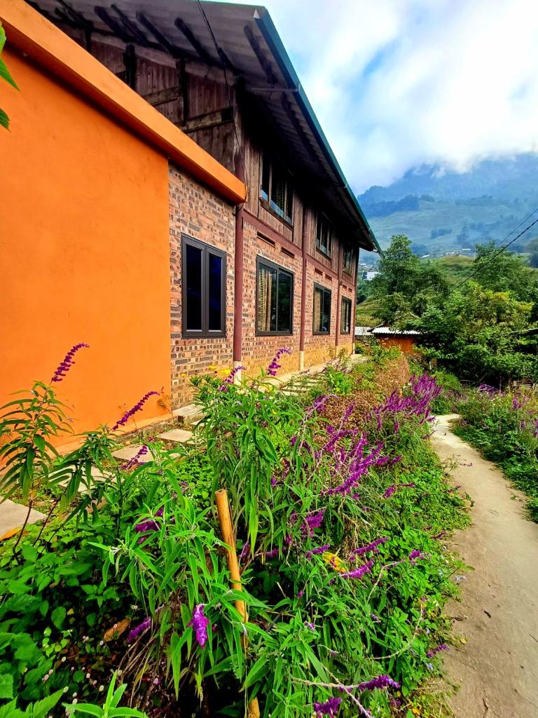 River mountain view homestay