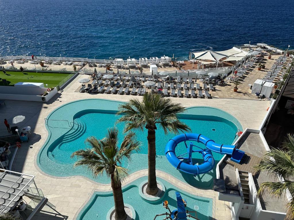 Pearly Grey Ocean Club Apartments & Suites photo 1