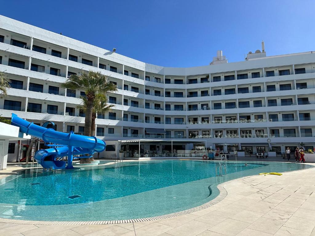 Pearly Grey Ocean Club Apartments & Suites photo 3