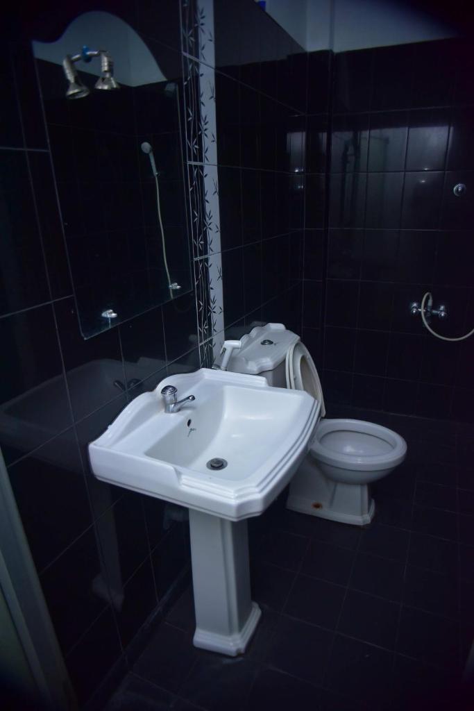 Hotel Sanri Villa Katunayake photo 1