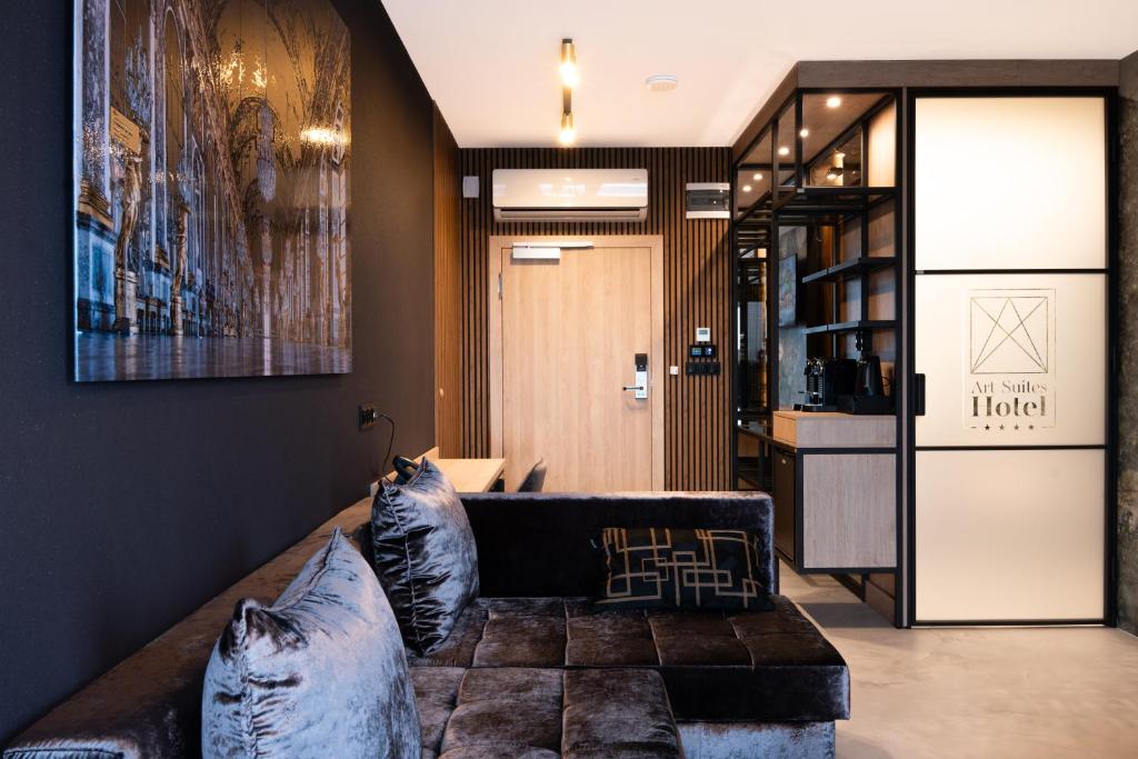 Art Suites Luxury Hotel - Tap to explore photos