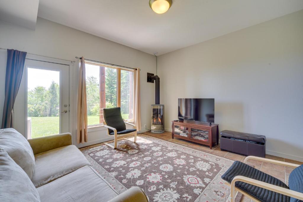 Tofte Tranquility Lakefront Townhome with Balcony! photo 2
