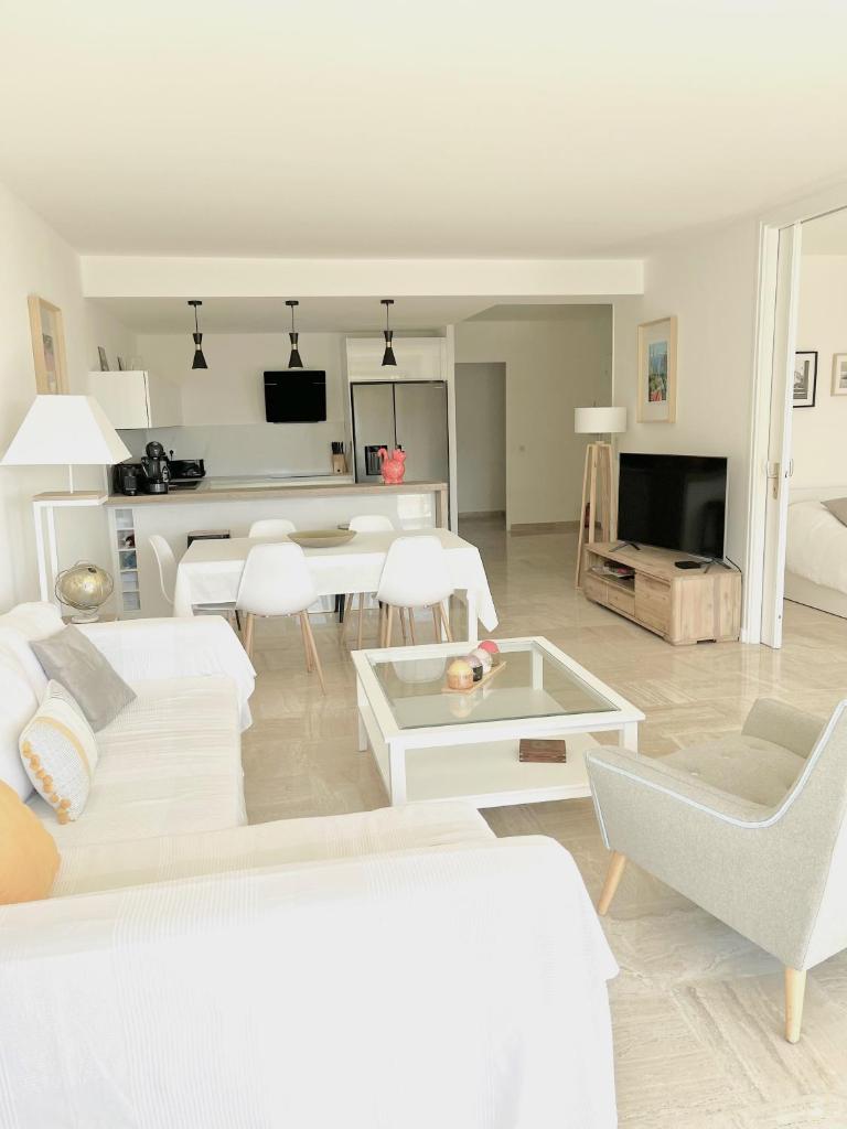 Pierre Longue by Welcome to Cannes photo 3