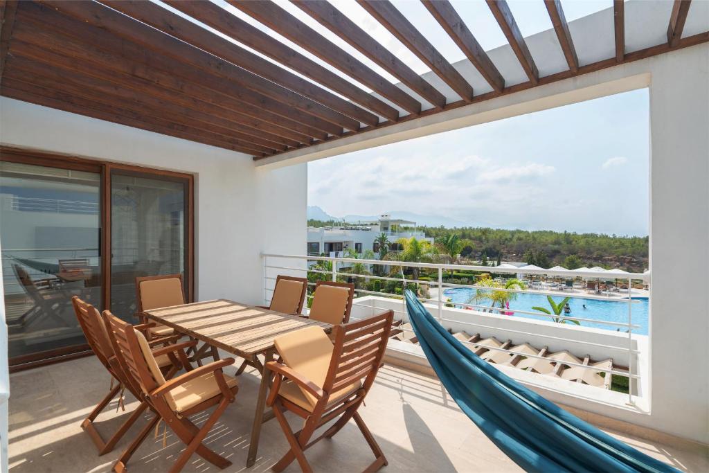 Sea and Mountain View Apartment at Sun Valley photo 4
