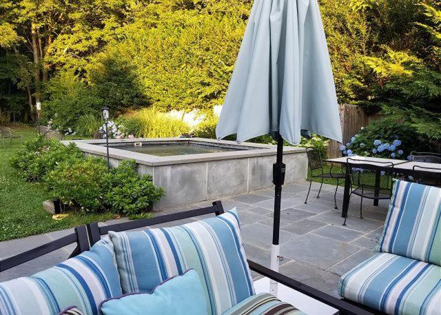 Sweet Retreat: Private Pool, Outdoor Jacuzzi, Beach image