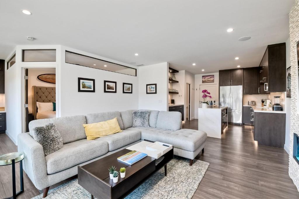 La Costa Luxury Condo - Fully Remodeled photo 2