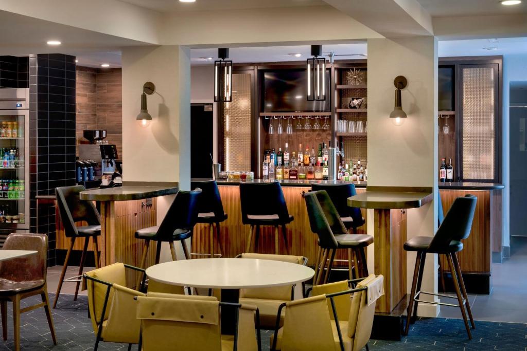 Courtyard by Marriott Philadelphia Plymouth Meeting image