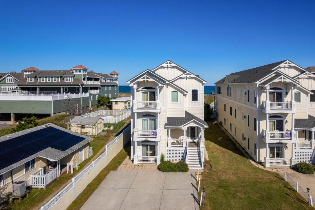 Royal Palace 12 Bedroom Oceanfront Home image