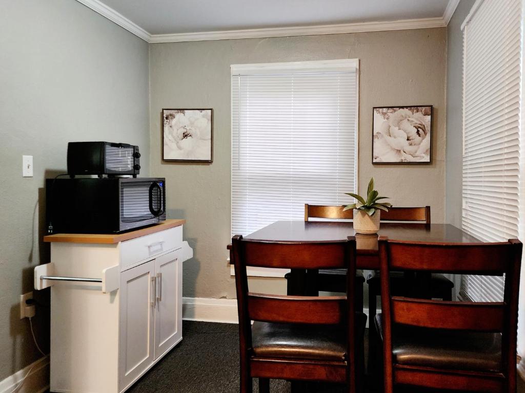 TWO BEDROOM HOME IN BEAUTIFUL DOWNTOWN LAKELAND photo 4