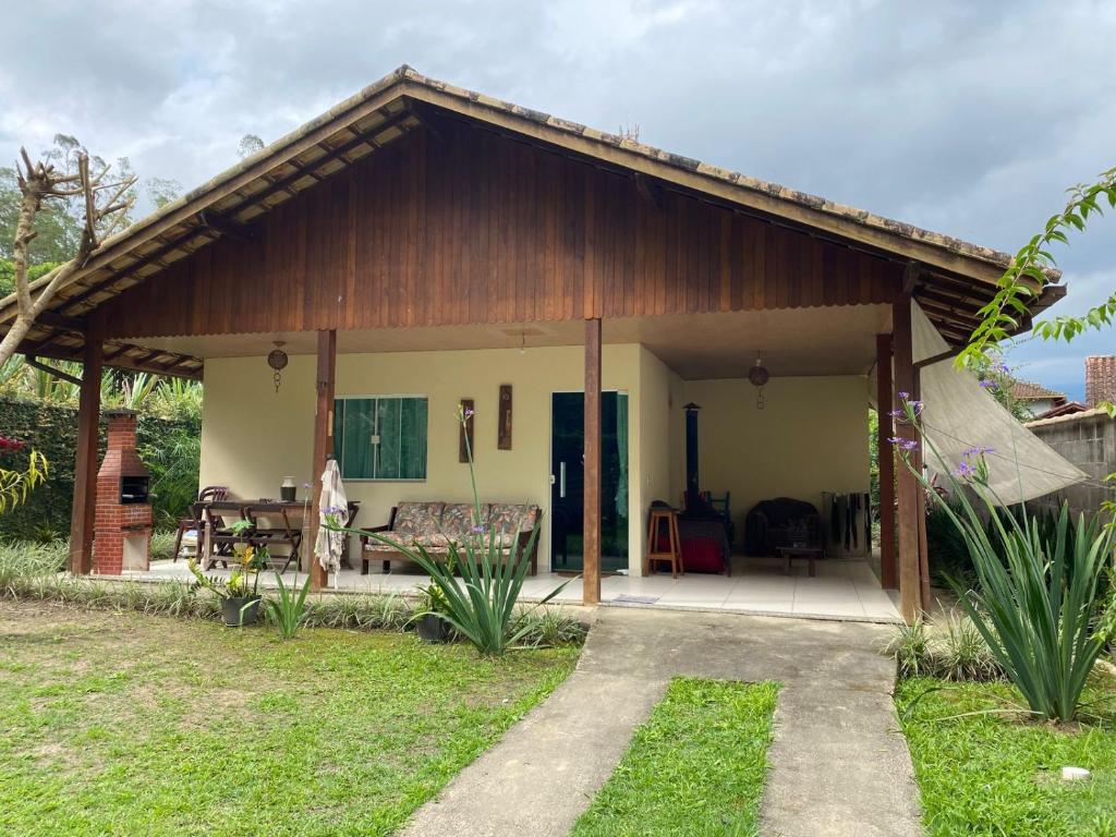 Lumiar casa solar churrasqueira com 3 quartos sendo um suíte arejada, jardim a 700m do centro photo 4