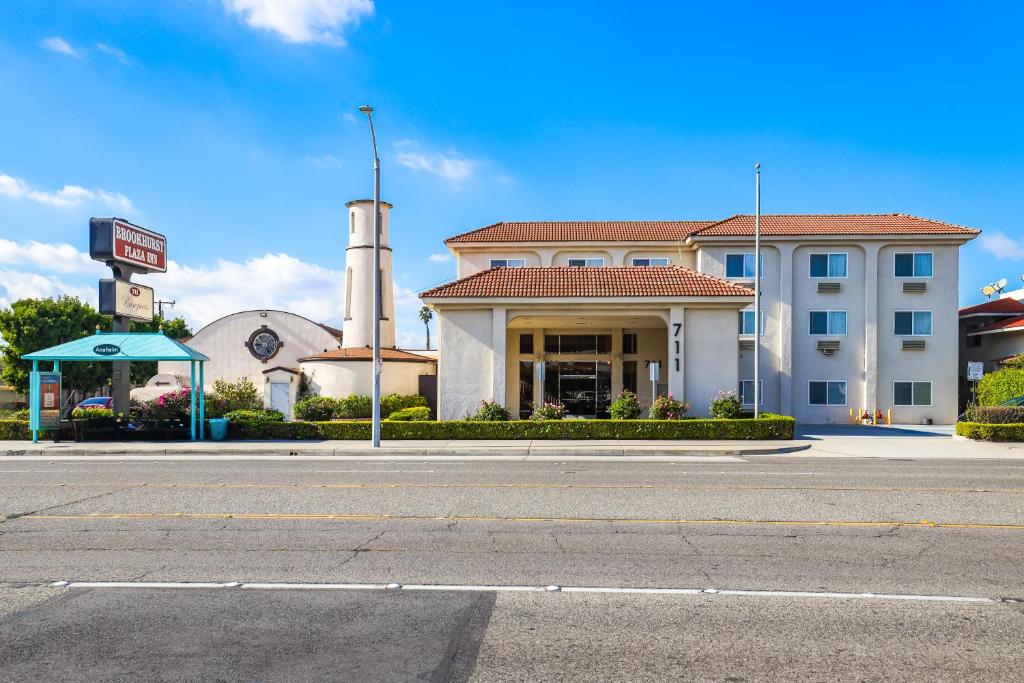 Brookhurst Plaza Inn image