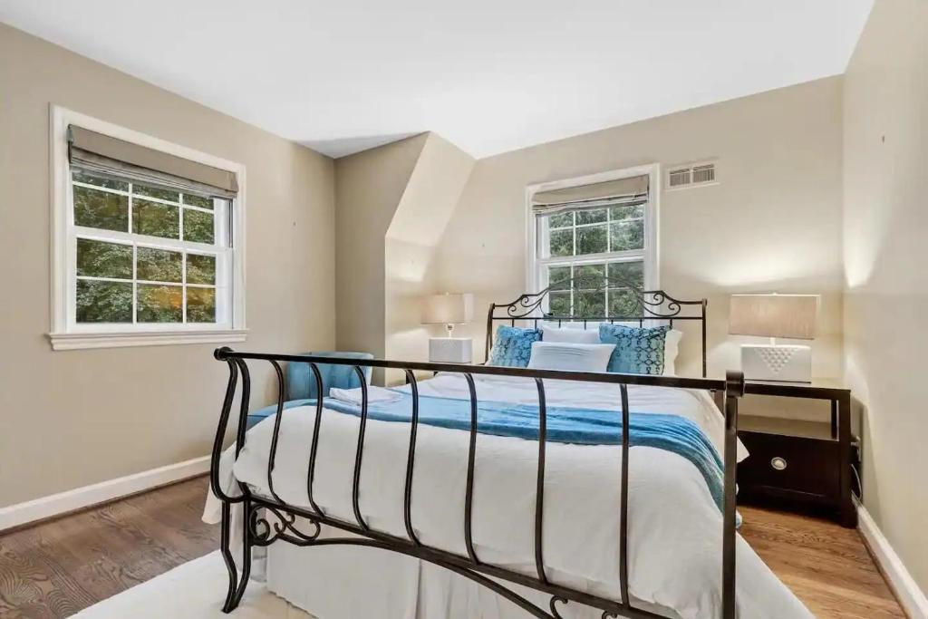 LUX Entire home in Bethesda RARE photo 4
