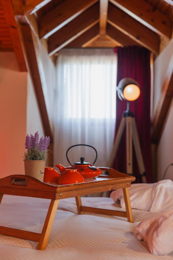 The Oasis- Luxurious Loft with Jacuzzi photo 1