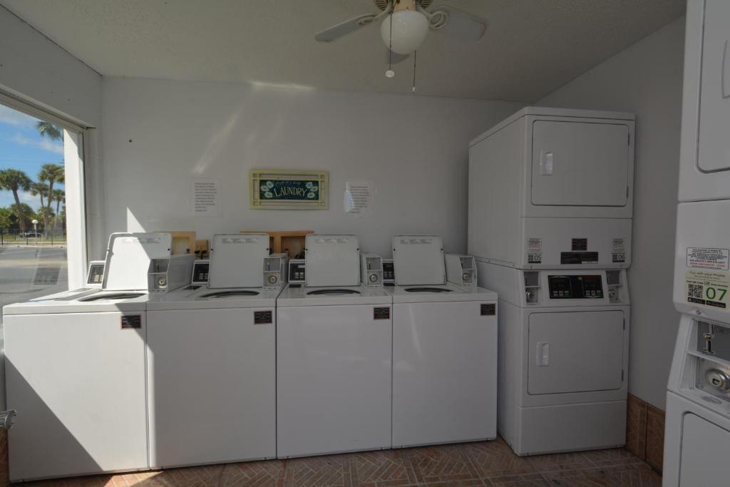 New! Remodeled 2 Bedroom Oceanfront - Location! photo 3