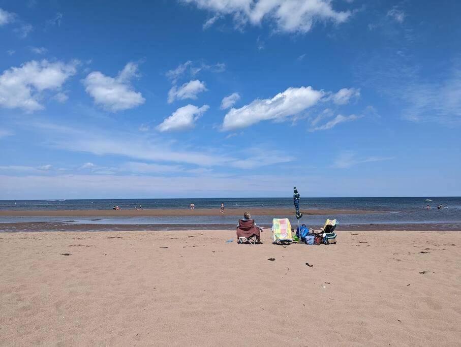 Beachside Cottage w/beach access - Aboiteau Beach photo 2