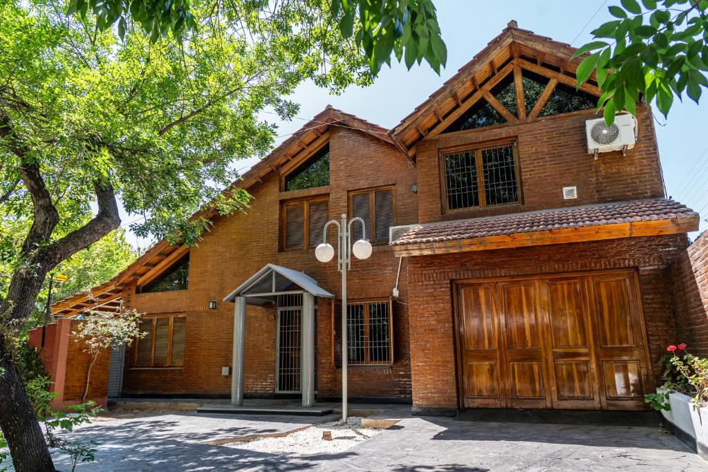 ArquiArts - Hermosa casa para 16p con pileta y jacuzzi