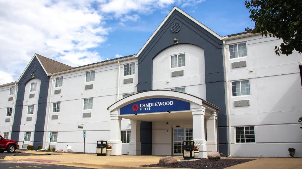 Candlewood Suites Grand Prairie, an IHG Hotel image