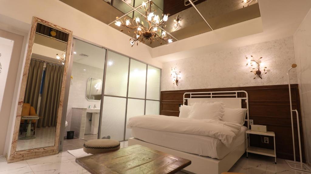 February Hotel SeongSeo photo 2