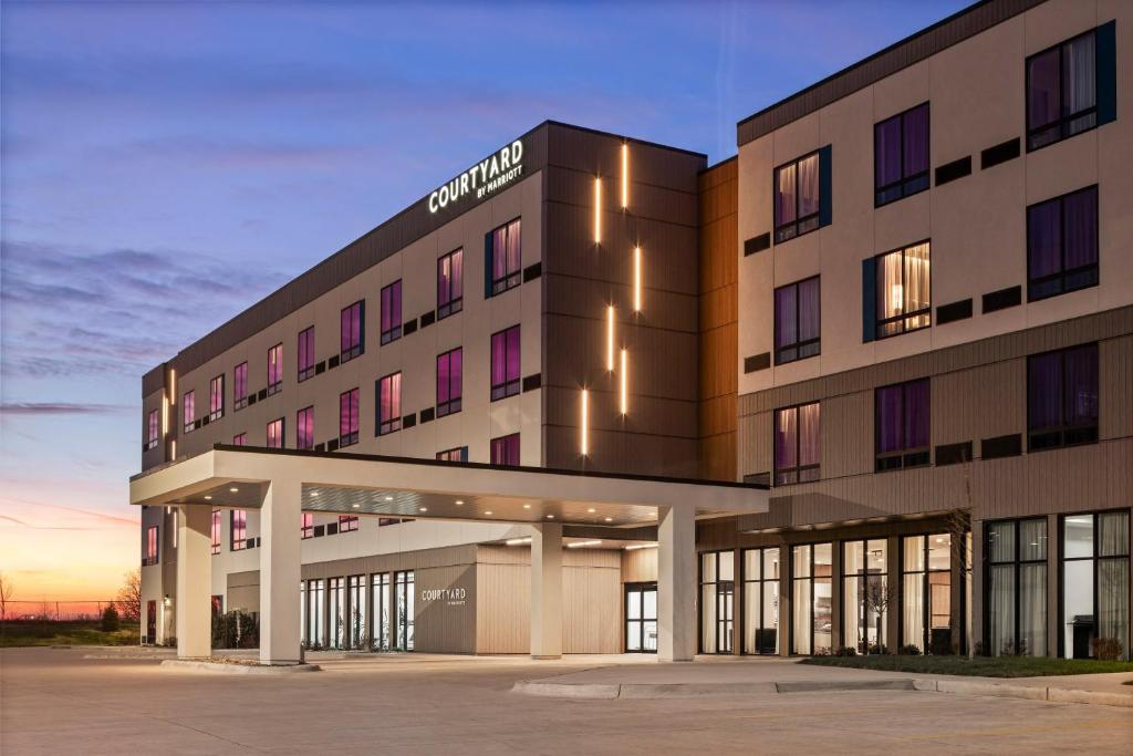 Courtyard by Marriott Bettendorf photo 1
