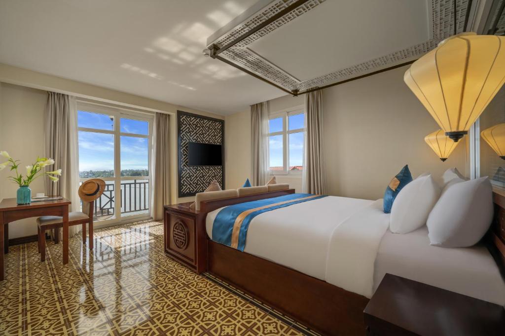 Khách sạn Royal Riverside Hội An 