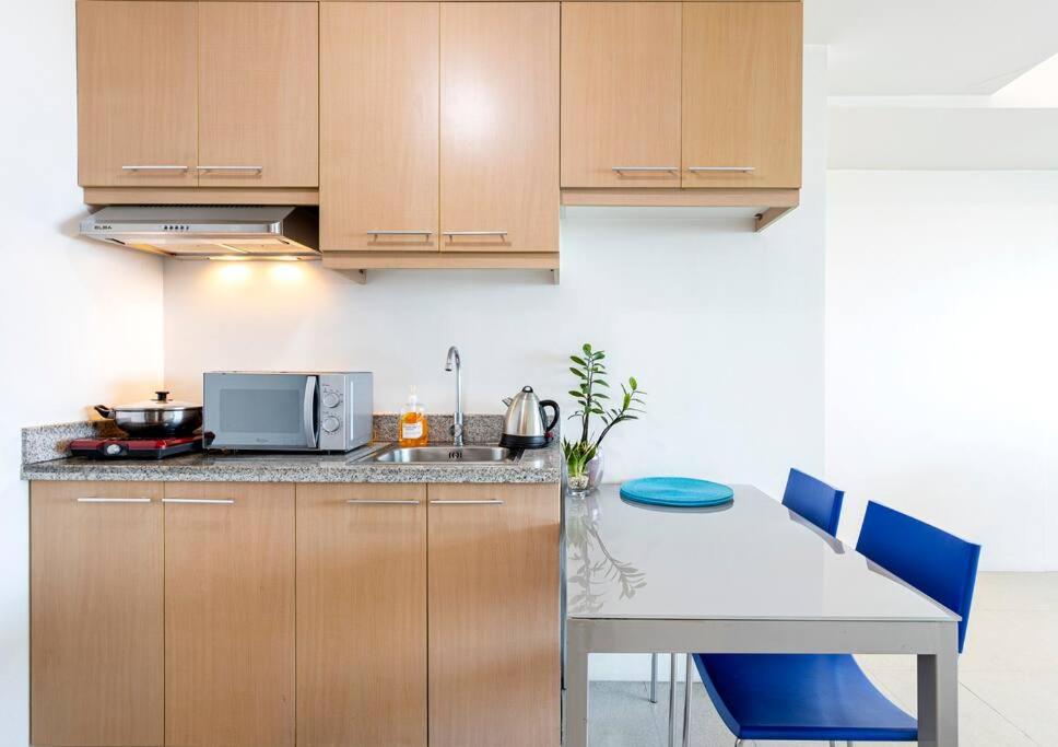 2BR Executive Suite - BSA Twin Towers, Ortigas Ctr photo 4