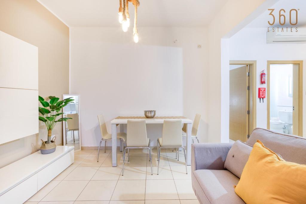 Modern 1BR home with Private Balcony in St Julians by 360 Estates photo 4