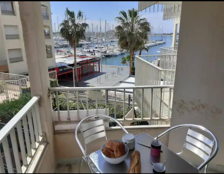 Le Port Dauphin : Vue bateaux; piscine; Cap d'Agde photo 4