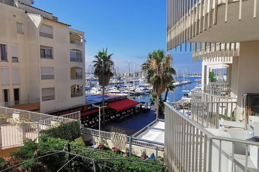 Le Port Dauphin : Vue bateaux; piscine; Cap d'Agde photo 3