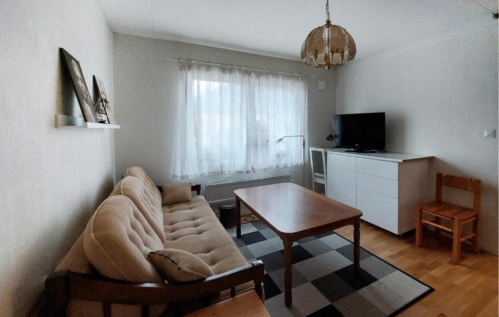 3 Bedroom Awesome Home In Lerberget photo 3