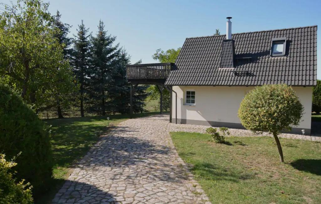 Ruhiges, sehr schönes Haus/Grundstück in Elbnähe. photo 1