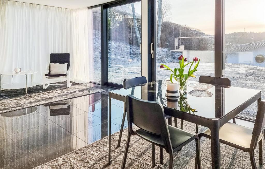 Cozy Apartment In Henn With Kitchen photo 4