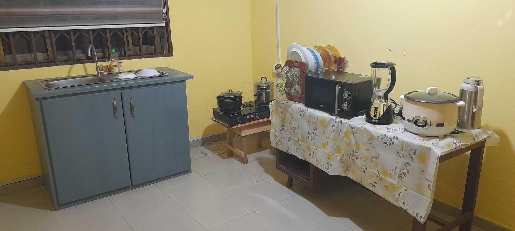 Afrikan Regent Nana Guest Lodge 2 BedRoom at East Legon KFC Wi-Fi Dstv Water old photo 2