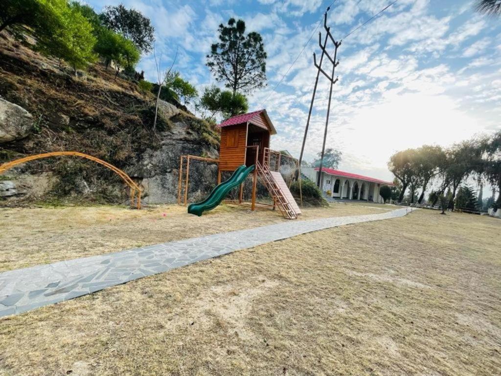 HUSNAIN RESORT by Saud khan photo 4