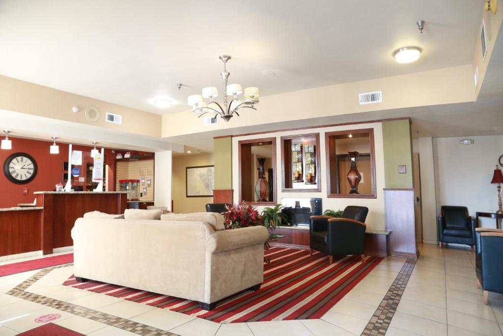 Ramada by Wyndham Fresno Northwest image