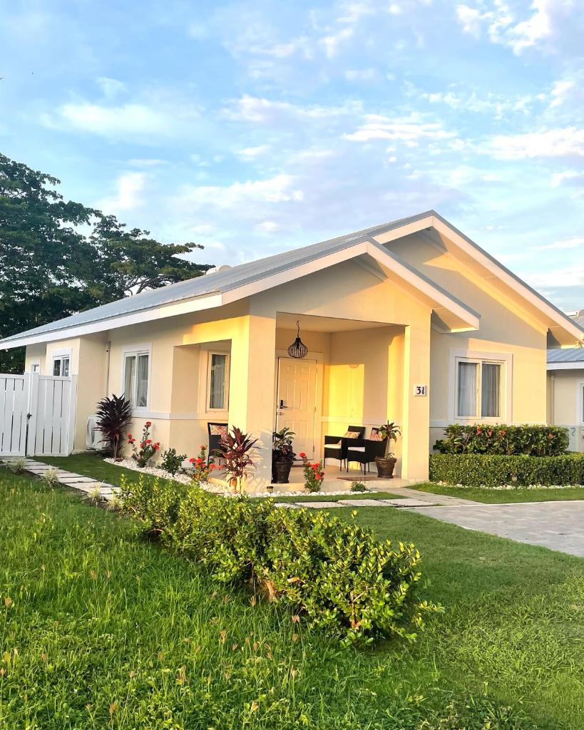 Seashore Vacation Home, Oceanpointe, Lucea, Jamaica photo 4