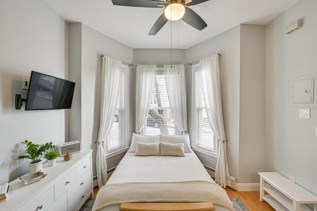 Cozy Somerville Studio 2 Mi to Boston, Walk to T! photo 1