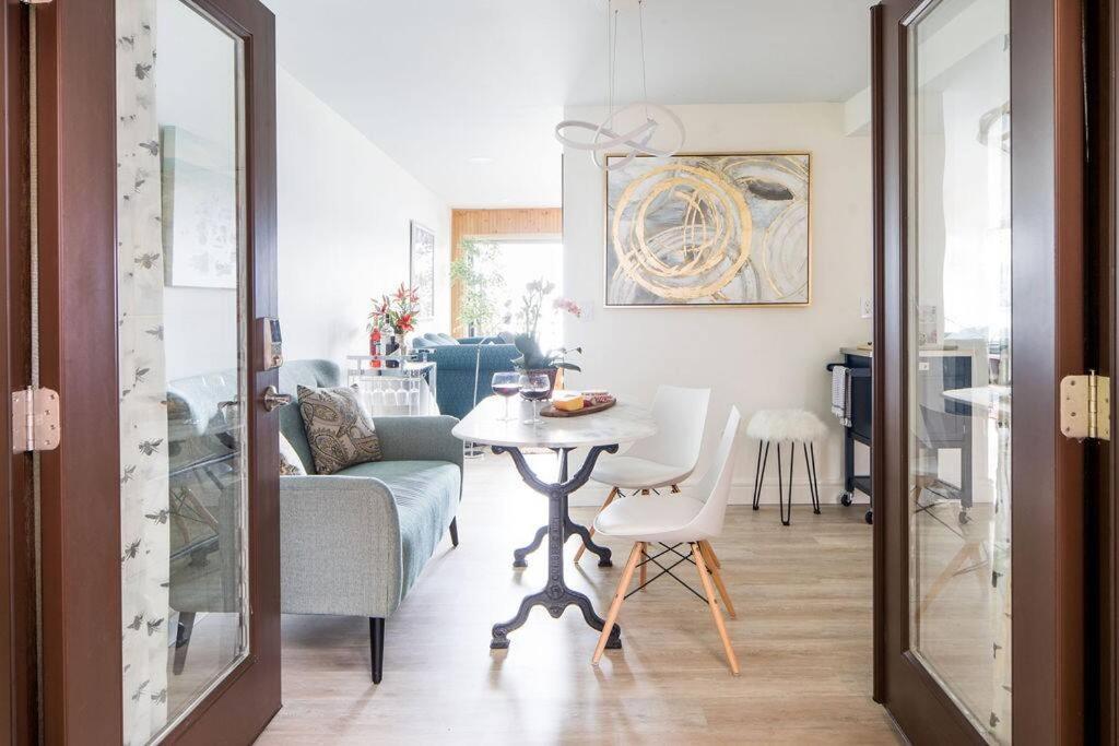 Beautiful Waterfront Retreat photo 3