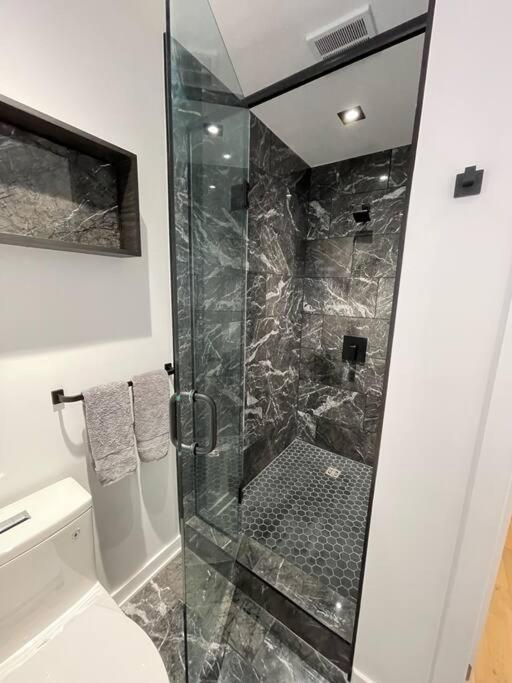Modern Home for 10+ with Hot Tub! photo 1