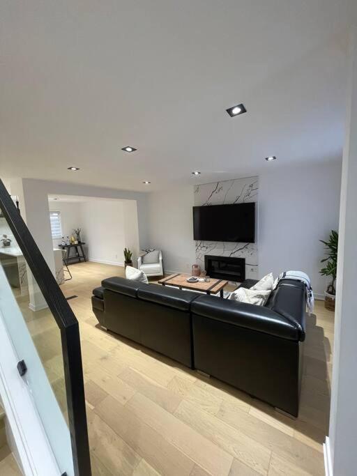 Modern Home for 10+ with Hot Tub! photo 4