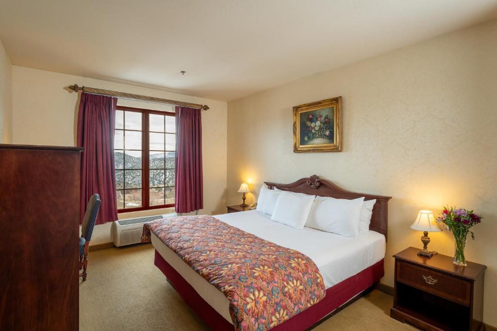 Silverland Inn and Suites image