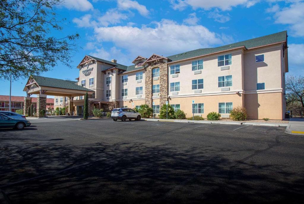 Country Inn & Suites by Radisson, Tucson City Center, AZ image