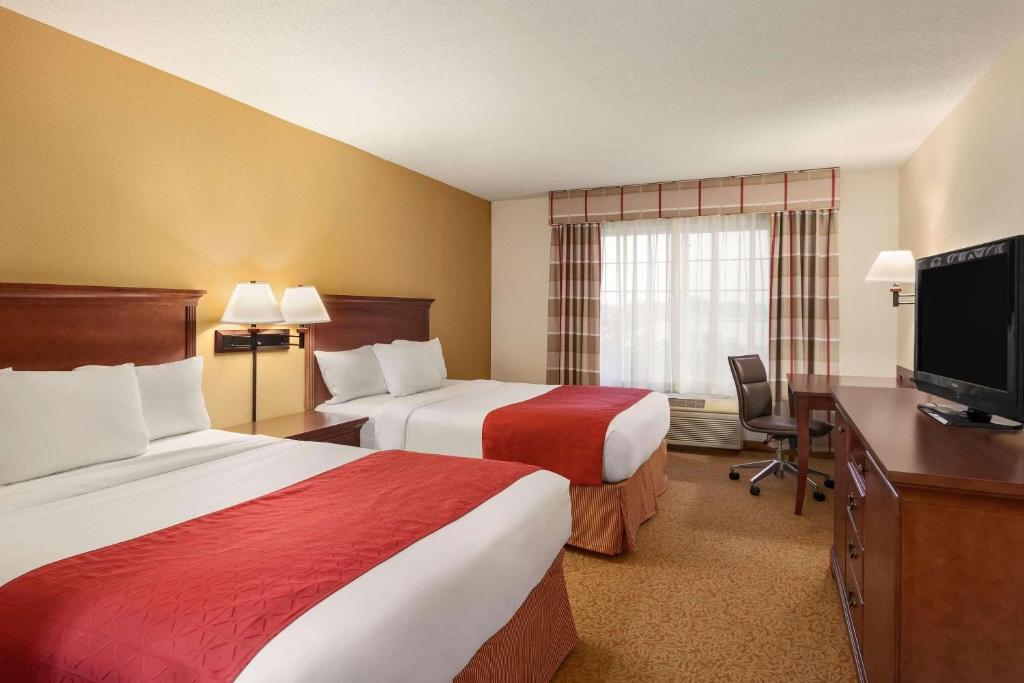 Country Inn & Suites by Radisson, Ames, IA photo 2
