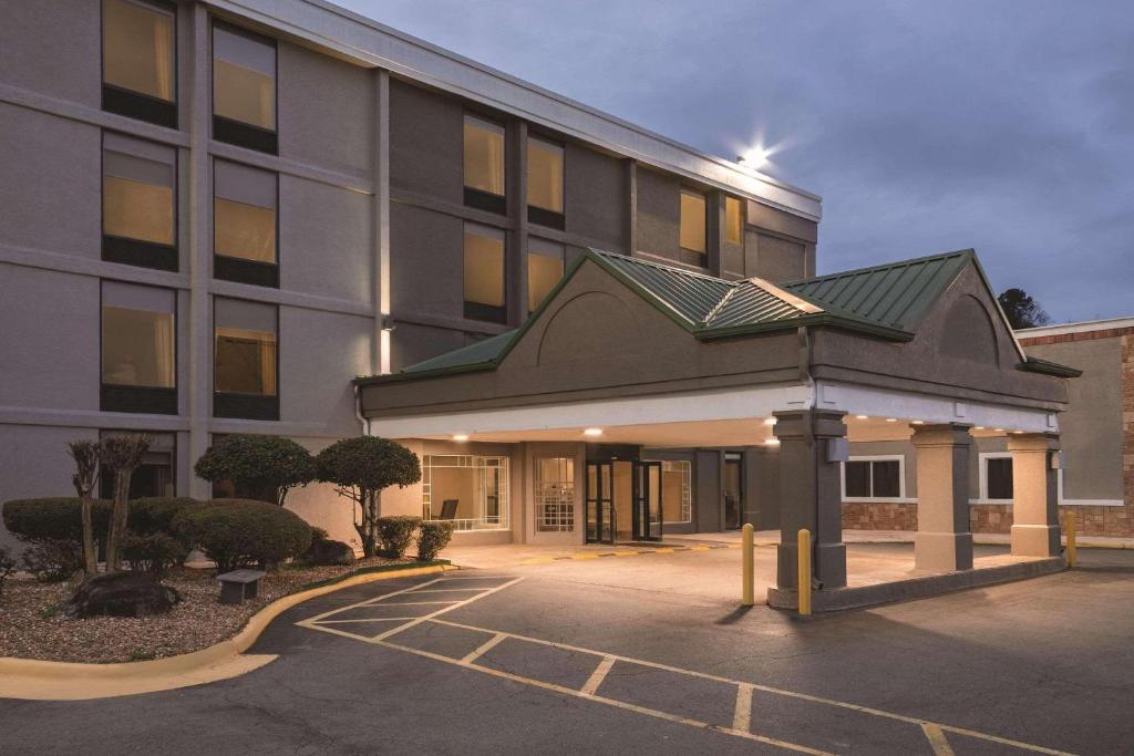 Country Inn & Suites by Radisson, North Little Rock, AR image