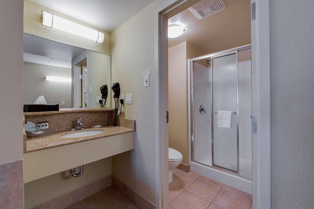 Country Inn & Suites by Radisson, Niagara Falls, ON photo 1