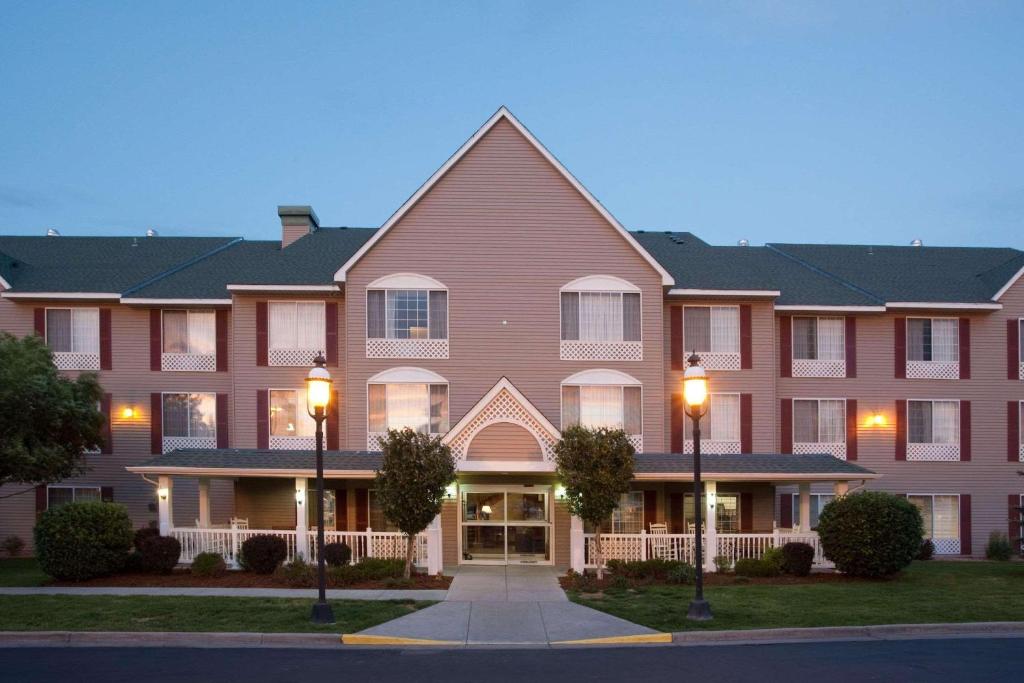 Country Inn & Suites by Radisson, Greeley, CO image