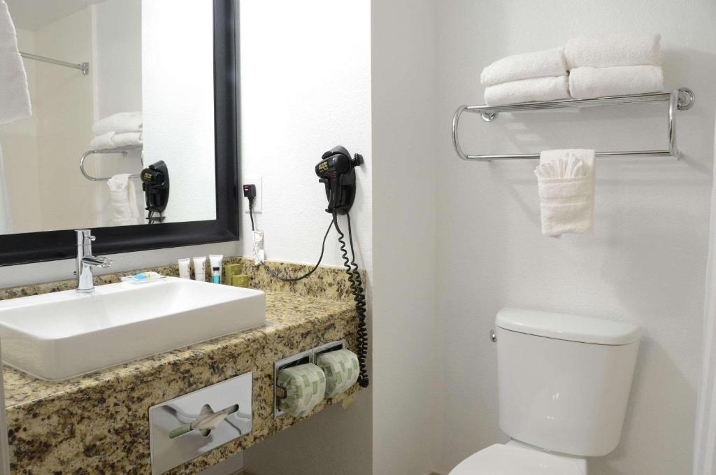 Country Inn & Suites by Radisson, Buford at Mall of Georgia, GA photo 3