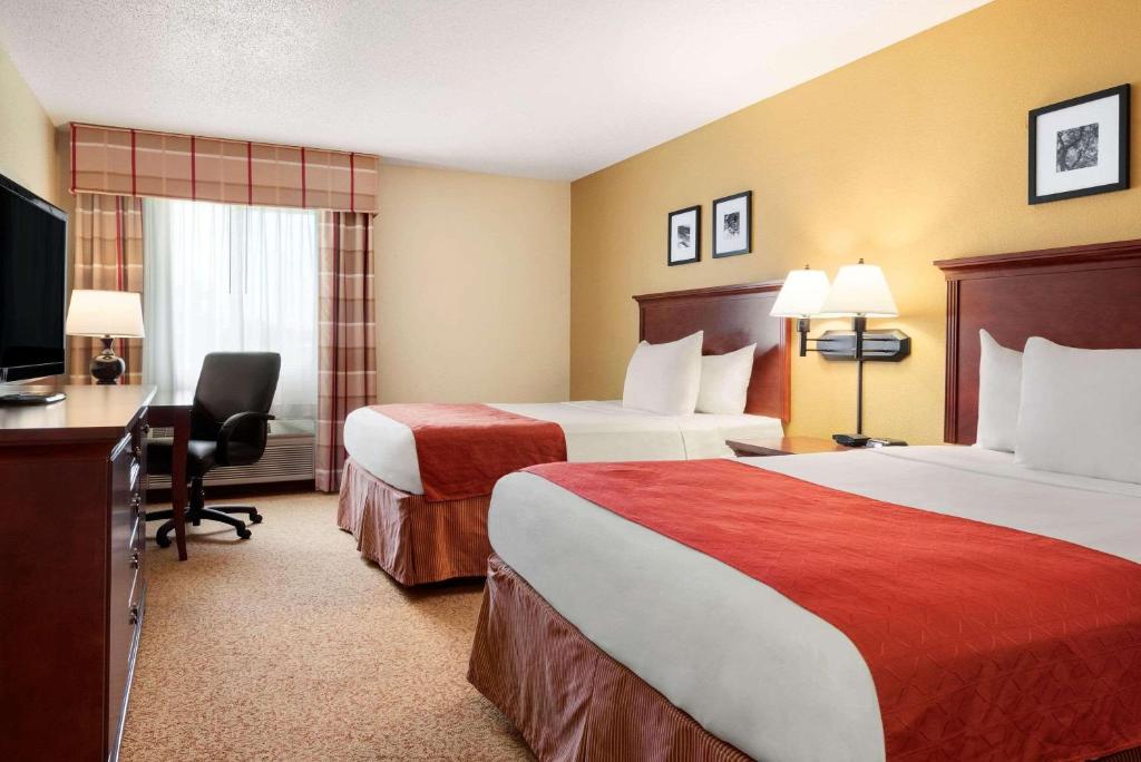 Country Inn & Suites by Radisson, Cedar Rapids Airport, IA photo 4