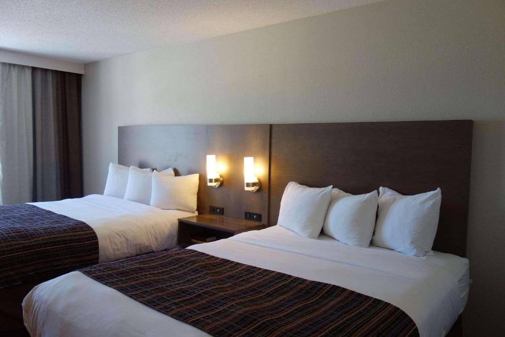 Country Inn & Suites by Radisson, Mason City, IA photo 2