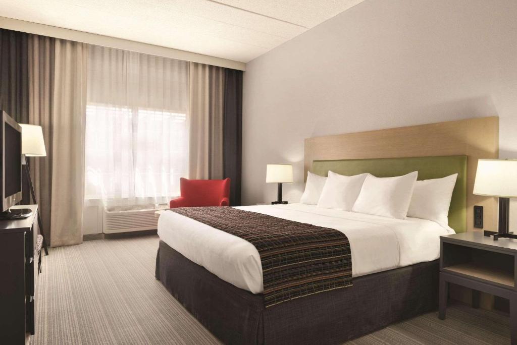 Country Inn & Suites by Radisson, Coralville, IA photo 2