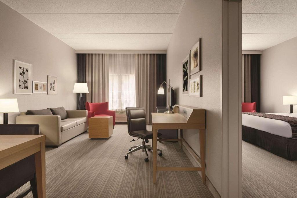 Country Inn & Suites by Radisson, Coralville, IA photo 4